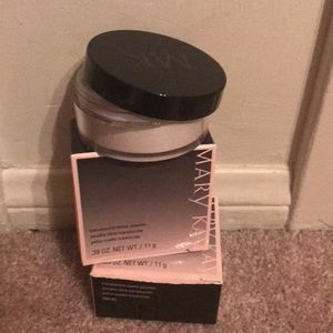 Translucent Loose Powders